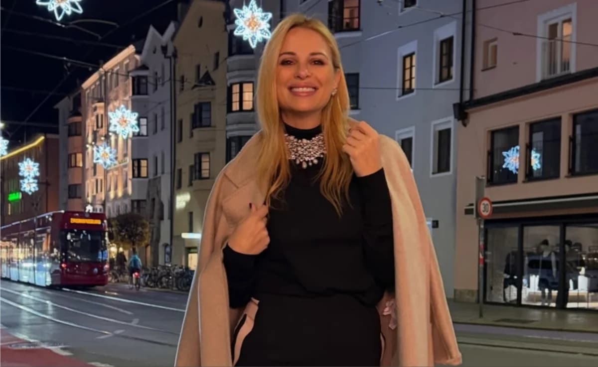 Christiana Aristotelous: Instantánea con su hijo frente al árbol de Navidad