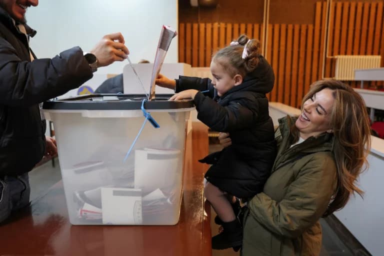 בחירות בקוסובו: תהליך חלק, קורטי מועדף