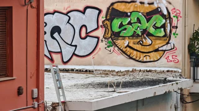 Gkysi: 74-Jähriger ersticht Ehefrau und stürzt in den Tod
