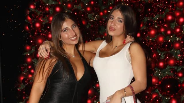 Ελένη Πετρουλάκη: Οι κόρες της διασκέδασαν σε νυχτερινό κέντρο