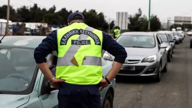 Thessaloniki: Massenkarambolage mit 4 Autos auf Ringstraße