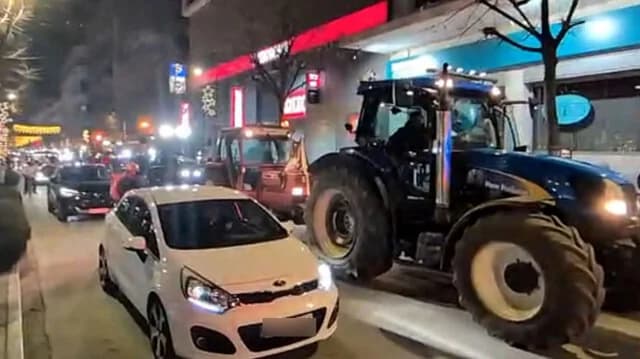 Bauernprotest mit Traktoren im Zentrum von Larissa