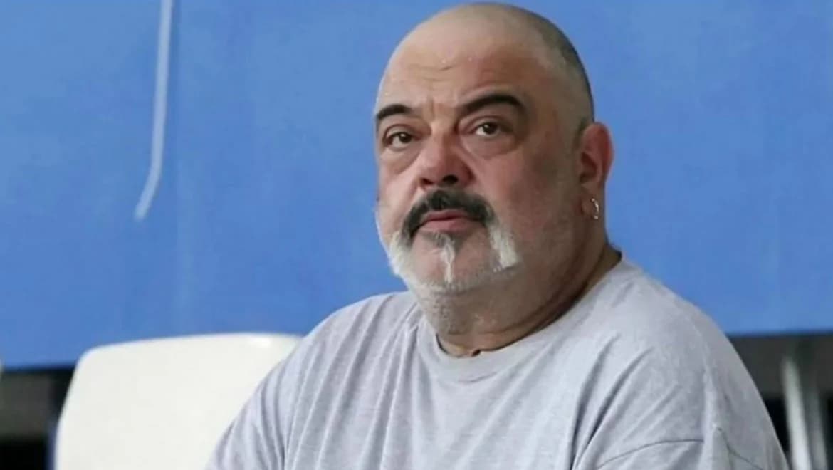 Steve Douzos: Actor hospitalizado con COVID-19 – Actualización de salud