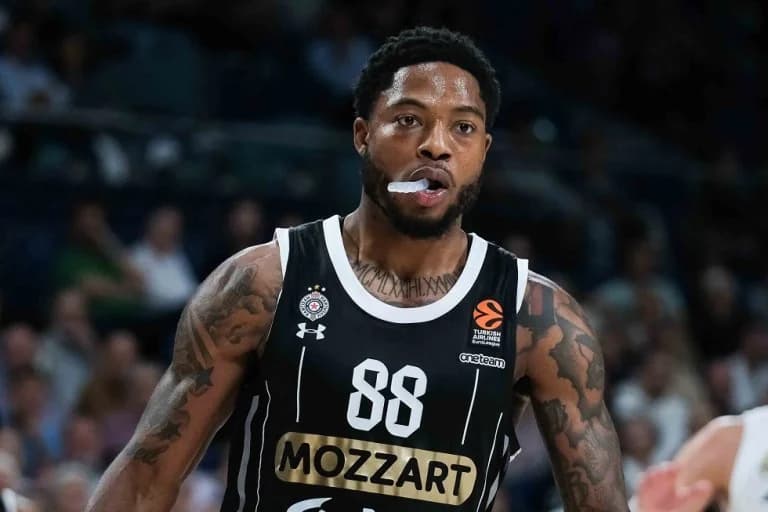 Valencia besiegt Partizan trotz Jones' Leistung
