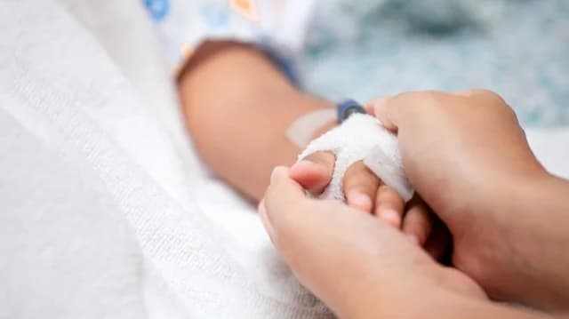 Volos: Niña de tres años con encefalitis fuera de peligro