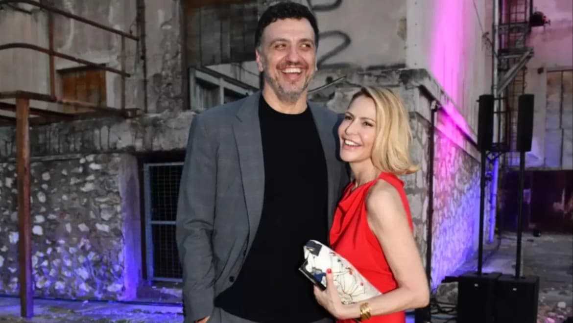 Jenny Balatsinou und Vasilis Kikilias: Zärtlicher Kuss zum neuen Jahr