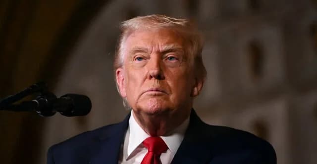Trump confunde halcón con águila en publicación sobre turbinas eólicas