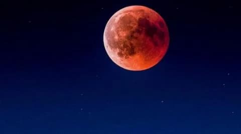 Eclipse Solar Total en Europa en 2026 y Luna Azul en Mayo