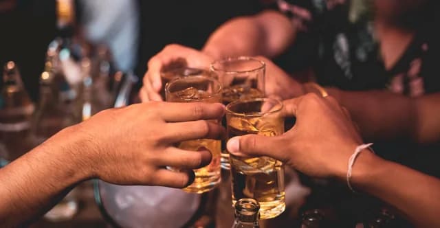 罗德岛：16岁少年醉酒住院，母亲被捕