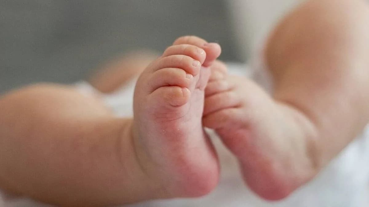 Erste Geburt 2026 in Zypern: Sara Barlow bringt Mädchen zur Welt