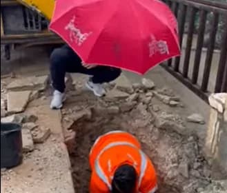 Berührender Akt der Freundlichkeit in der Gemeinde Souni-Zanakia (Video)