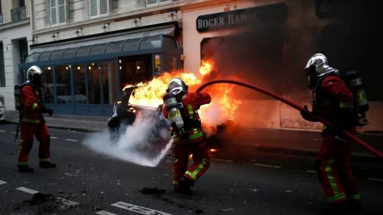 Francia: Disturbios de Nochevieja – Más de 1.000 vehículos incendiados