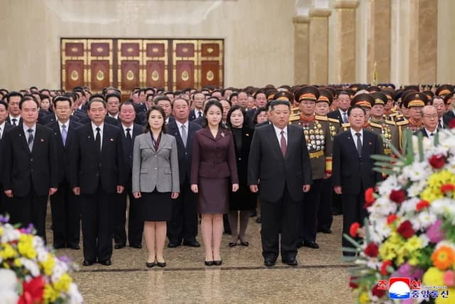 La hija de Kim Jong Un visita el mausoleo familiar