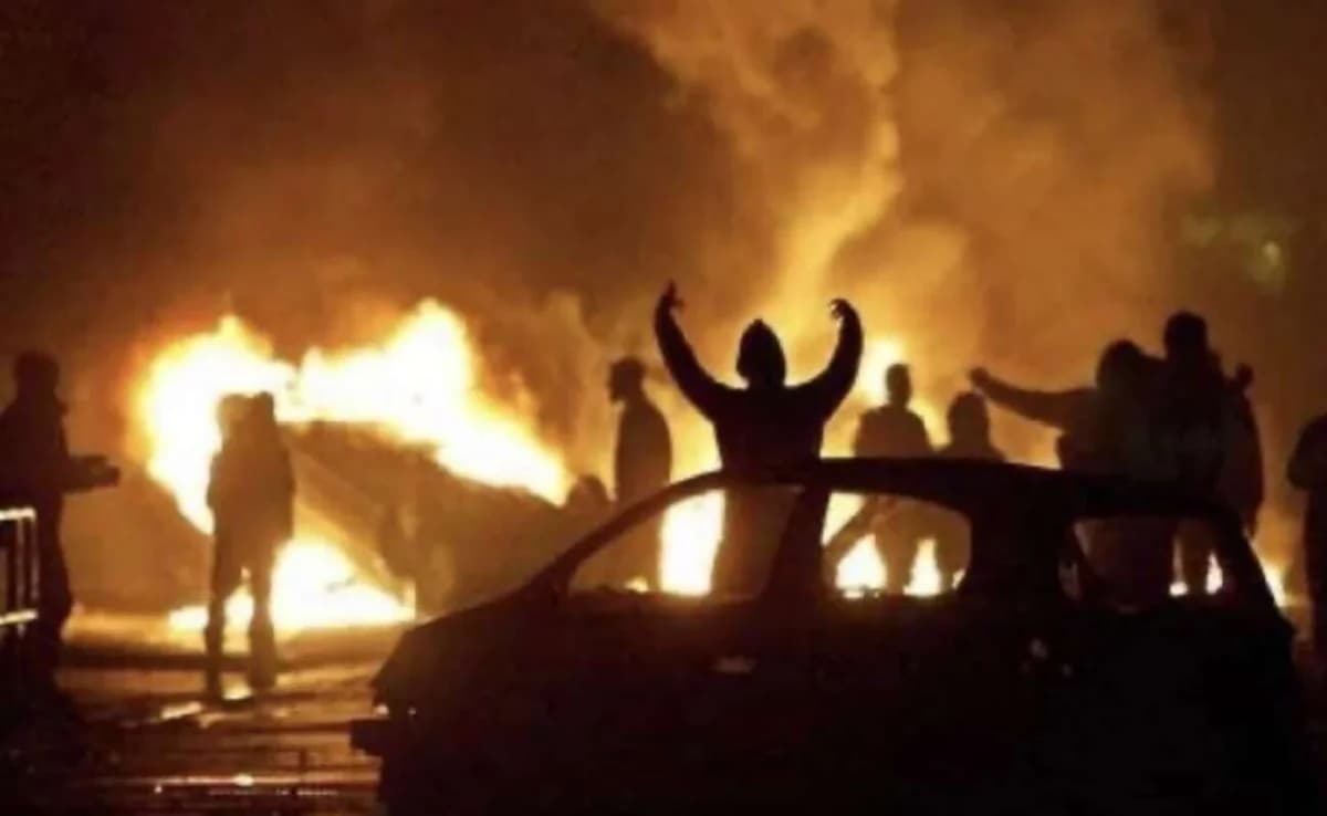 Francia: Más de 1.000 coches quemados en Nochevieja