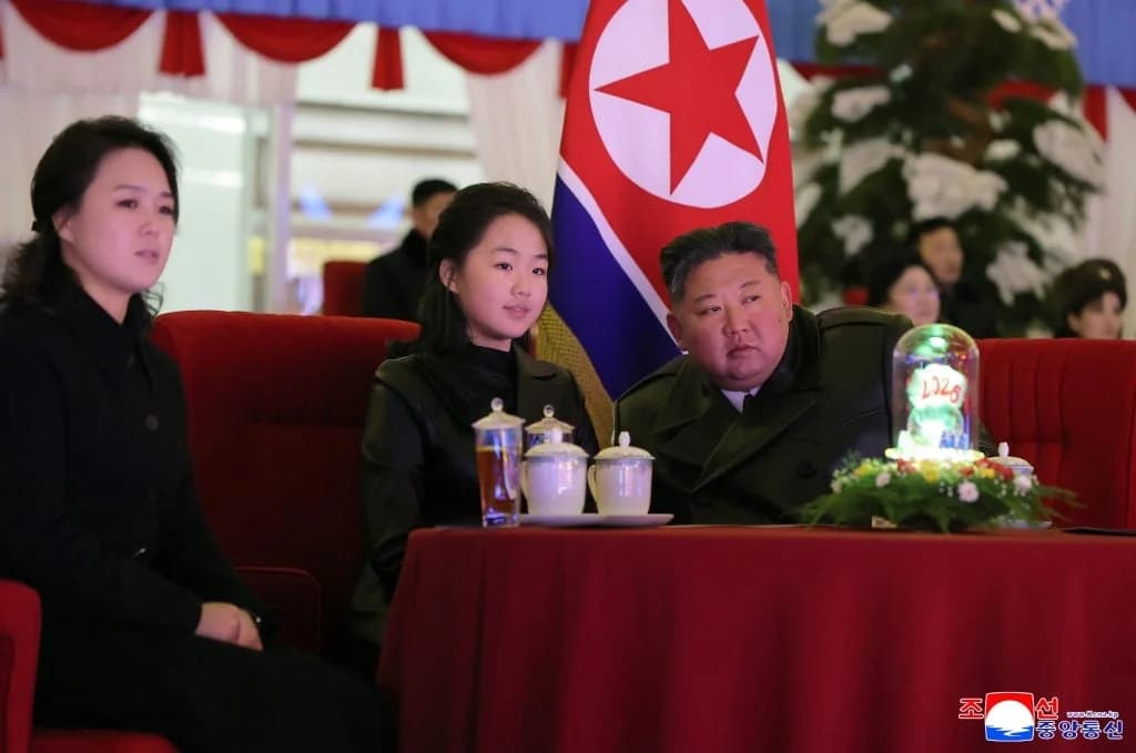 Corea del Norte: Kim Jong Un y su hija en el mausoleo familiar