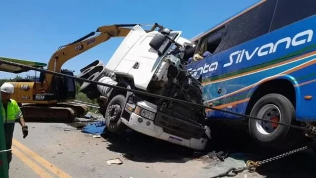 Τραγωδία στη Βραζιλία: 11 νεκροί σε σύγκρουση λεωφορείου-φορτηγού