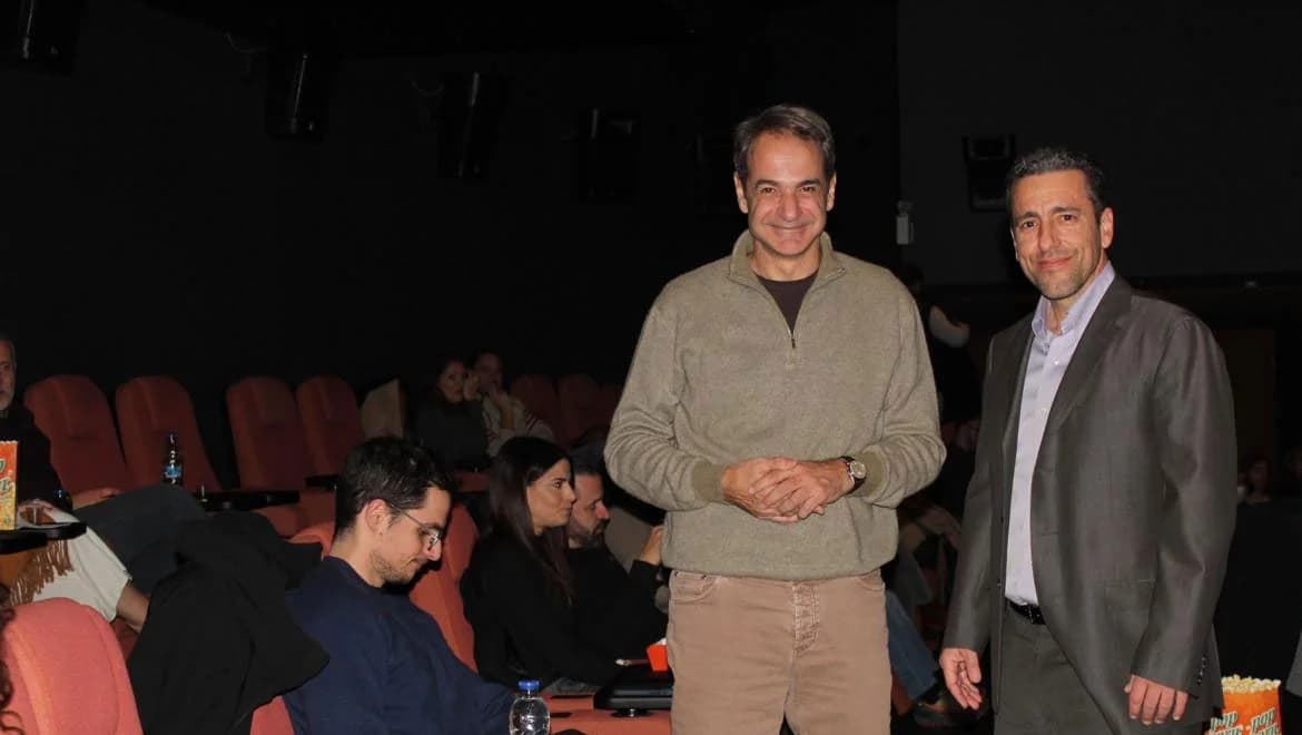 Κυριάκος Μητσοτάκης: Στον κινηματογράφο με τον γιο του για την ταινία «Καποδίστριας»