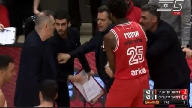 Itoudis Erupts at Referees: Oturu Restrains Him