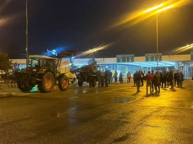 Protestas de agricultores: Carreteras cerradas a camiones en Evzoni y Promachonas