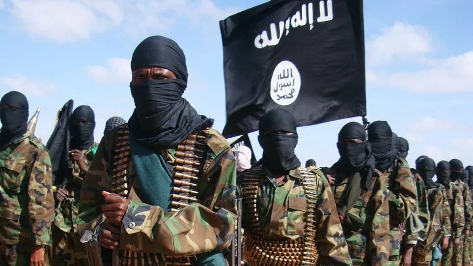 Reino Unido y Francia bombardean depósito de armas de ISIS en Siria