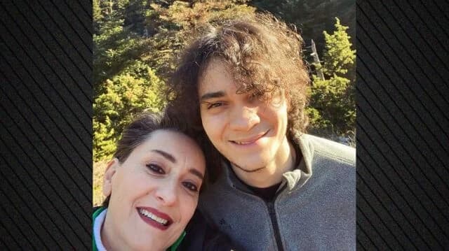 Hero: Seltenes Foto mit ihrem Sohn in Tsapournia, Achaia