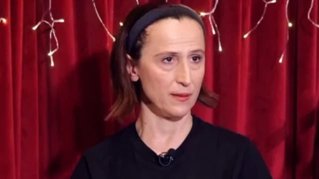 Youli Tsagkaraki: Die Herausforderung der ersten intersexuellen Figur im griechischen Fernsehen