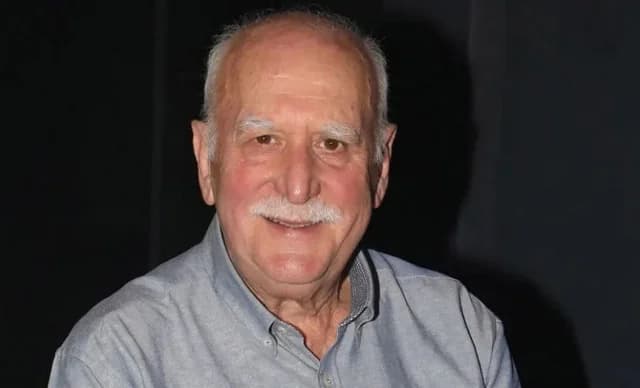 Giorgos Papadakis: Luto por la muerte del 'Patriarca' de las noticias matutinas