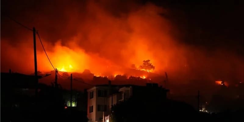 Brände auf Chios: Kampf gegen die Flammen an drei Fronten