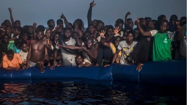 Al menos 31 muertos en naufragio de barco en Gambia