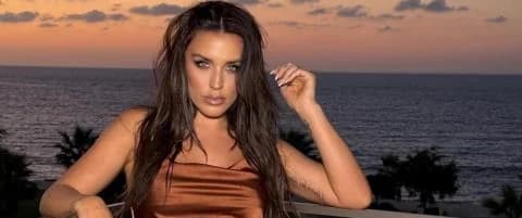 Ioulia Kallimani: New dance hit "Exairesi Esy"