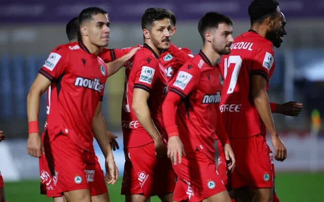 Omonia en la cima de la clasificación