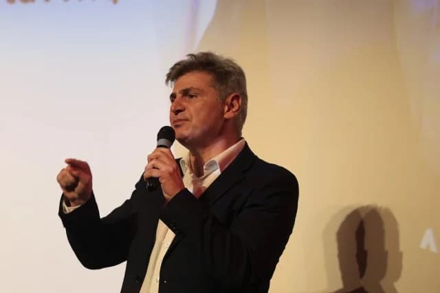 Φαραντούρης για κόμμα Καρυστιανού: «Καλοδεχούμενο»