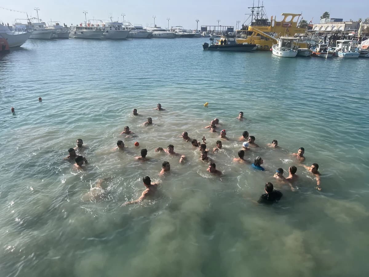 Айя-Напа: Золотой крест найден после пропажи во время празднования Богоявления