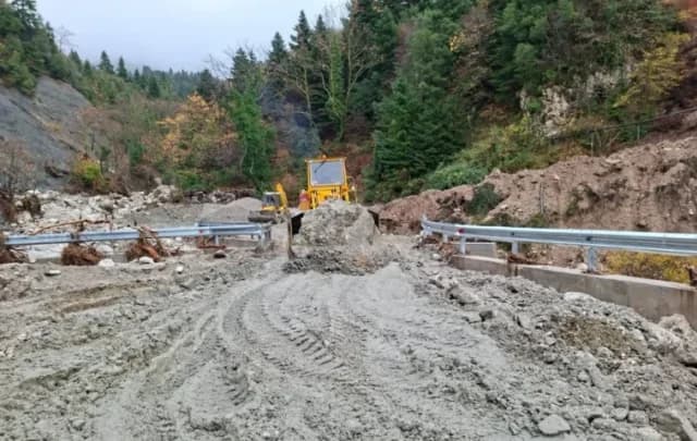 112 Alert: Landslide Risk in Epirus, Athens-Ioannina Flight Canceled