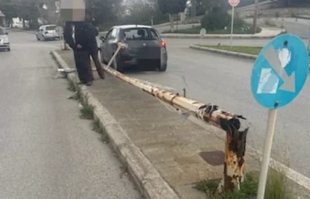 Ρόδος: Κολώνα φωτισμού έπεσε σε διερχόμενο αυτοκίνητο