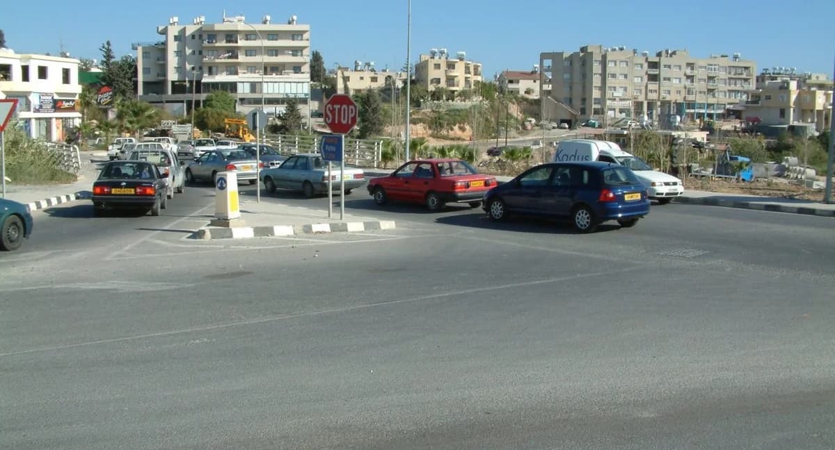 פקקים בפאפוס עקב עיכוב במעקף המערבי
