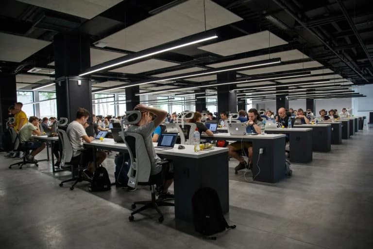 Αύξηση μισθών και προσλήψεων στην Ελλάδα το 2025