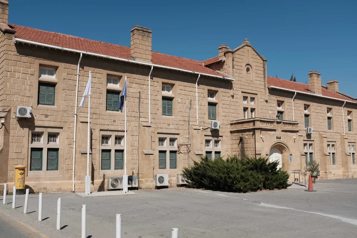 שני צעירים בבית המשפט בגין הונאת חברה בניקוסיה