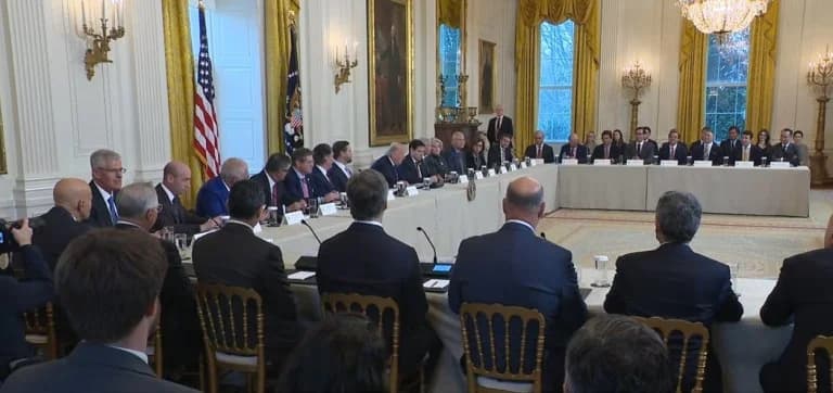 Венесуэла: Трамп призывает нефтяные компании вернуться