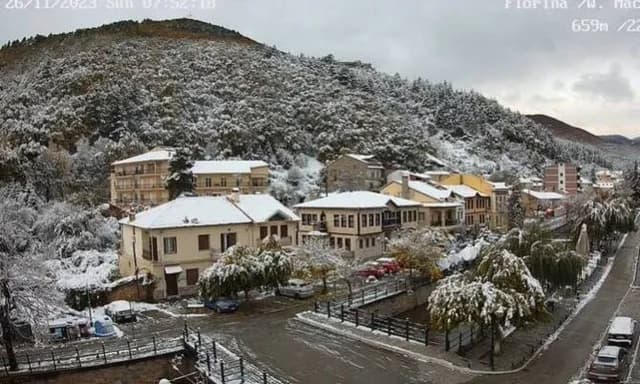 Florina: Schulen wegen Schneefalls geschlossen - Stadt in Weiß
