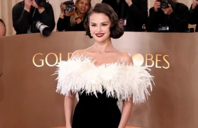 Golden Globes 2026: Selena Gomez's Chanel Dress Took 323 Hours