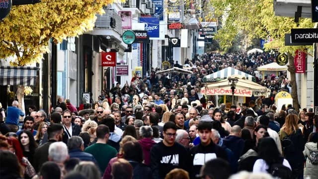 IOBE: Mejora del clima económico y la confianza del consumidor en diciembre