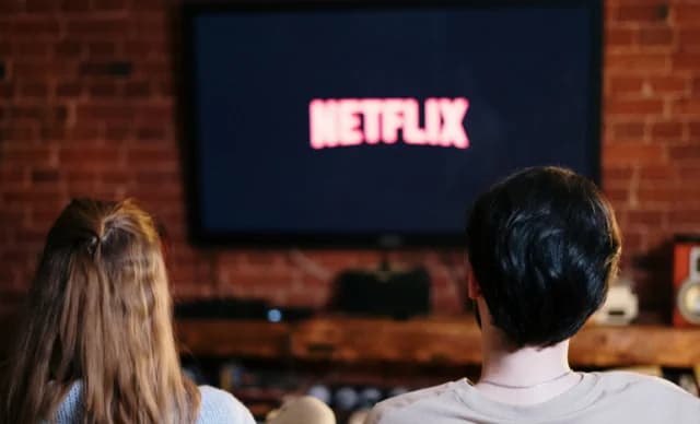 Netflix: Лучшие сериалы для просмотра в январе 2026 года