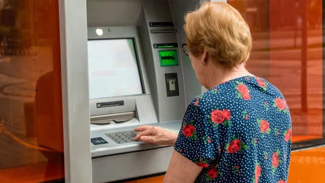 Συντάξεις ελεύθερων επαγγελματιών: Έως 40 χρόνια για 800 ευρώ