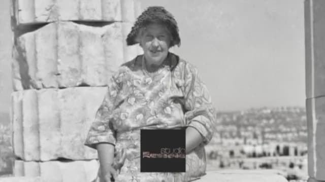 Agatha Christie: Unveröffentlichtes Foto vom Akropolis-Besuch 1958