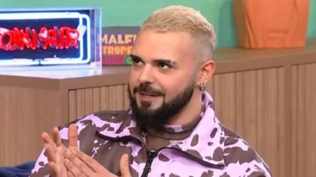 Akylas: Το τραγούδι μου μιλάει για τον υπερκαταναλωτισμό