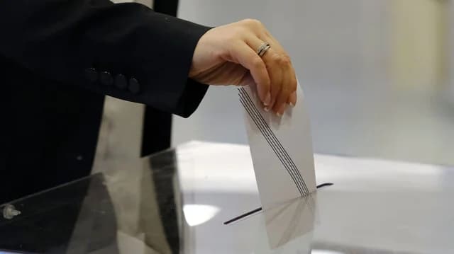 RealPolls: ND Ahead, Plefsi 2nd - Polls on Tsipras, Karystianou