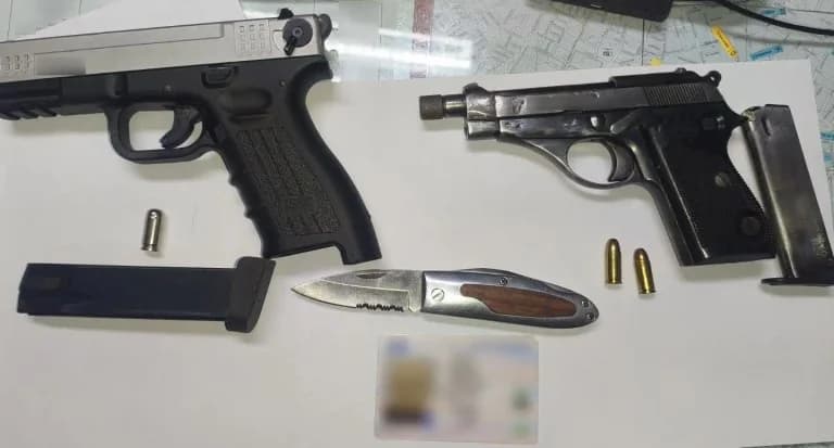 Παλαιό Φάληρο: Συνελήφθη 56χρονος επιχειρηματίας με όπλα και πλαστό δίπλωμα