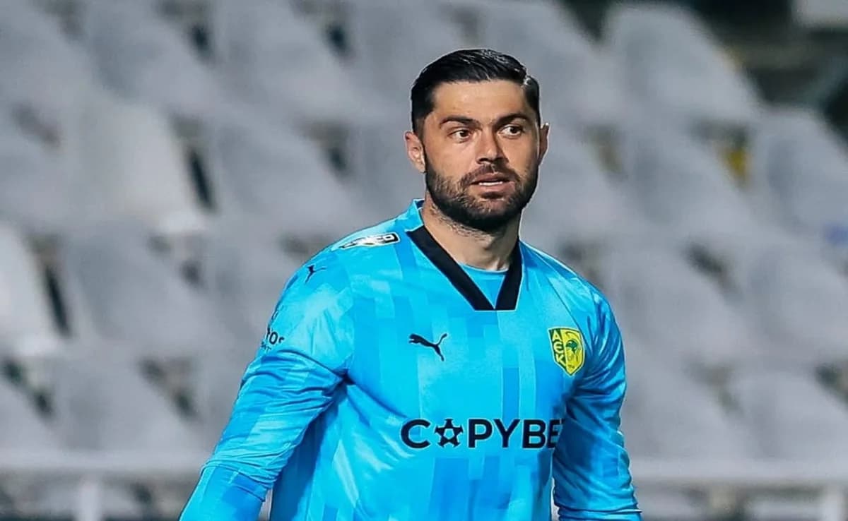 Aris close to signing Giorgos Athanasiadis