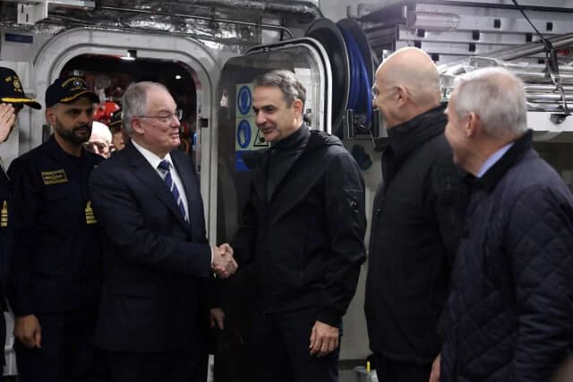 Tasoulas, Mitsotakis, Dendias auf Fregatte „Kimon“ – Fotos